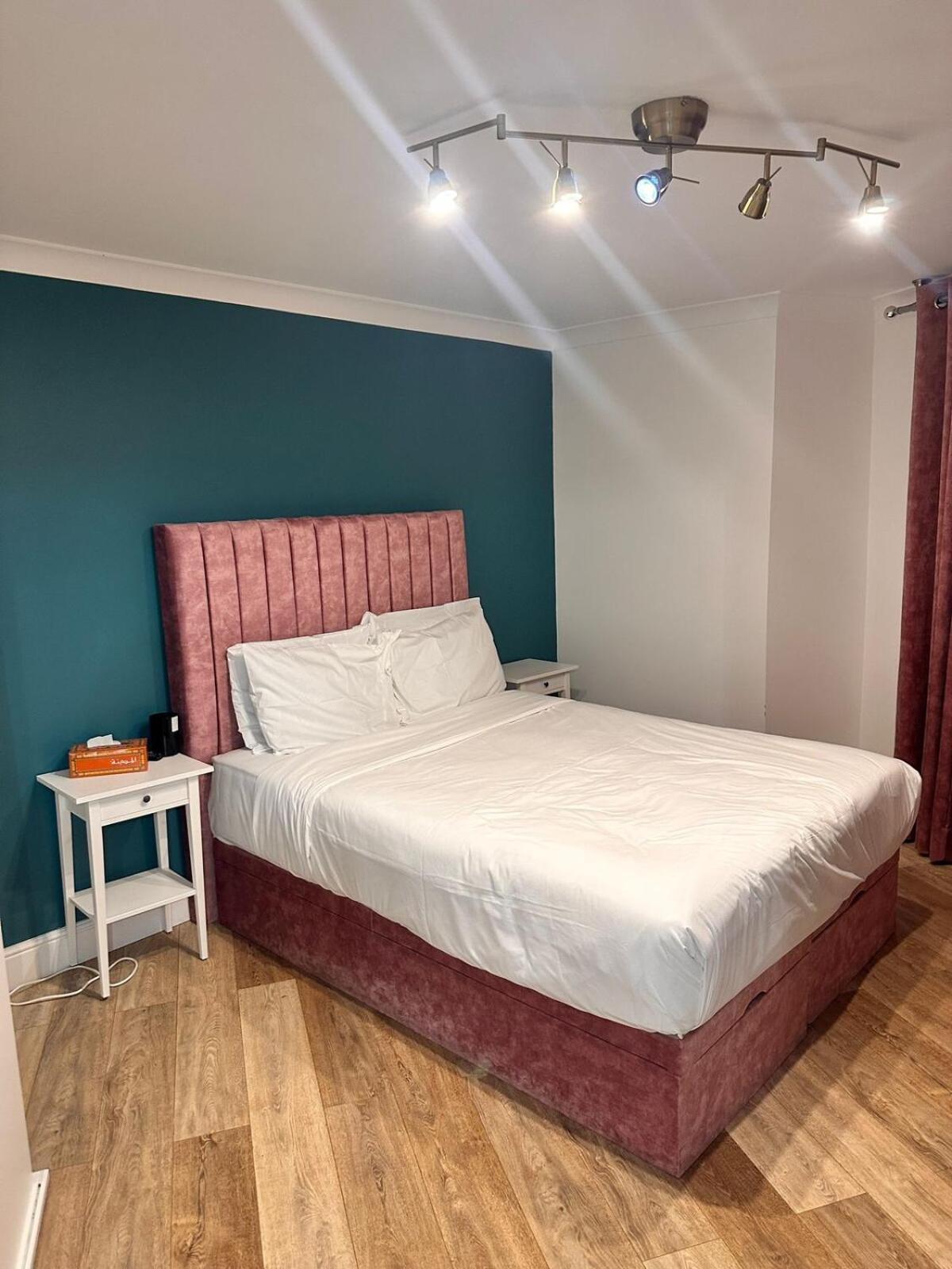 Stunning In Hyde Park Villa London